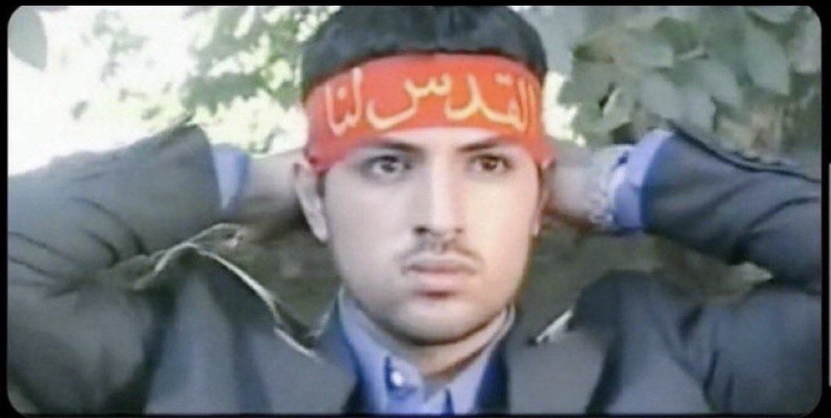 نیلوفرِ قرمز tweet media