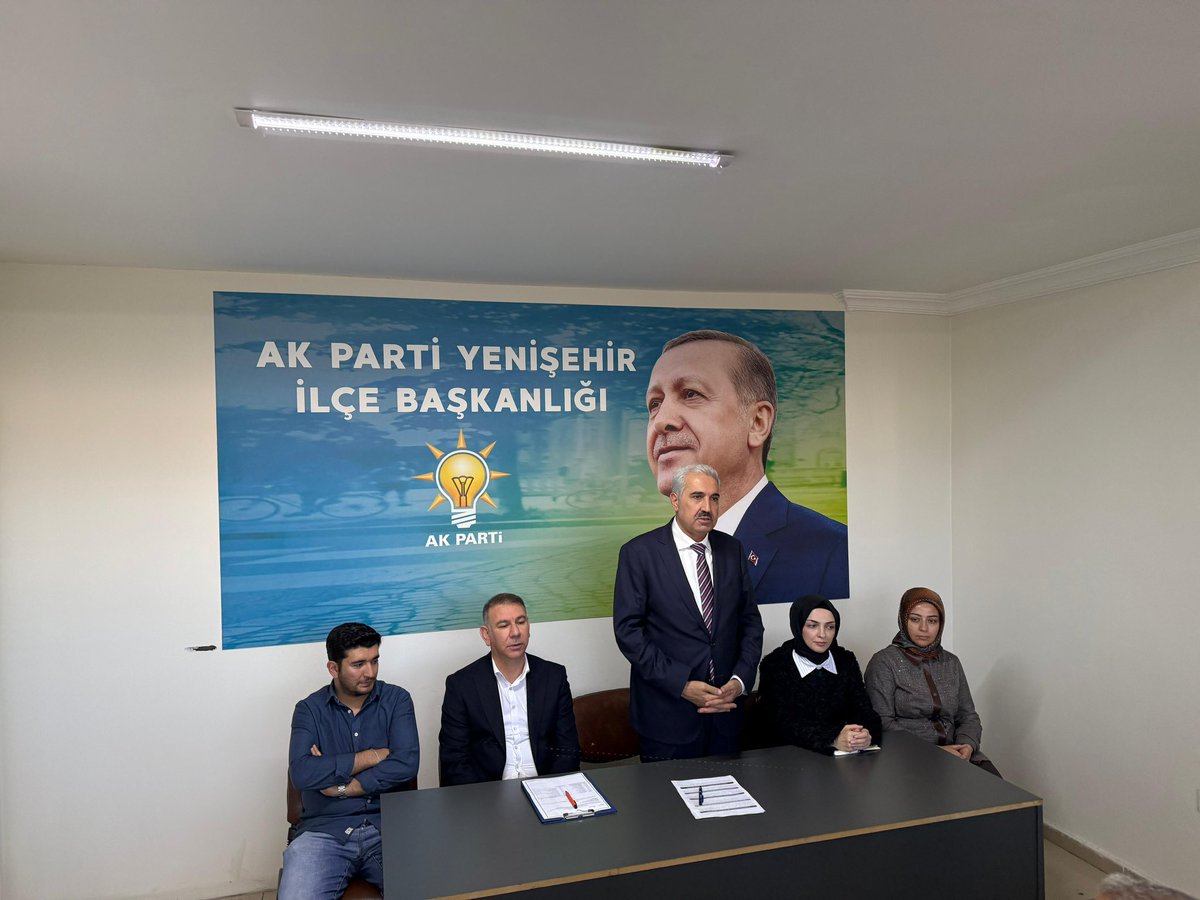 omer_iler's tweet photo. Gücümüz birlikteliğimizden geliyor.

📍AK Parti Yenişehir İlçe Başkanlığı 

İl Başkan yardımcılarımız Sayın Mehmet Dilek, Sayın Mehmet Ensarioğlu, Sayın Fadıl Karaer, Sayın Davut Arzu, Sayın Fehmi Kardeşoğlu, İlçe Koordinatörümüz Sayın Merve Aksoy Uyar, İlçe Başkanımız Sayın Ender Karahan ve ilçe yönetim kurulu üyelerimizle bir araya gelerek Haftalık Olağan İlçe Yönetim Kurulu toplantımızı gerçekleştirdik.

Mevcut saha çalışmalarımızı ve önümüzdeki döneme yönelik planlamalarımızı istişare ettik.

Toplantımızın hayırlara vesile olmasını temenni ediyorum.
@abuyukgumus 
@AKGMTeskilat 
#AKParti #Yenişehir #TürkiyeYüzyılı