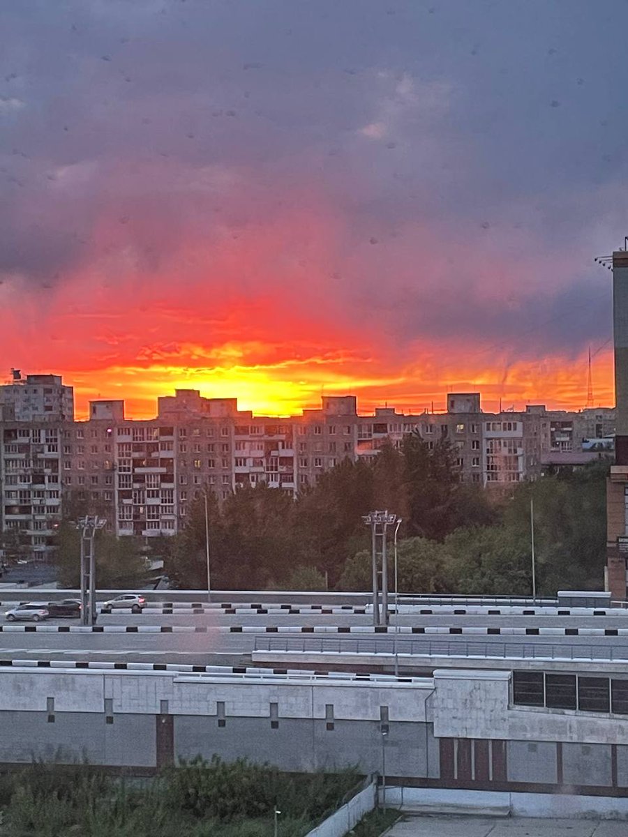 Fatal_charm_'s tweet photo. Мне надо с кем-то делиться вайбом, пожтому те, кто видят мои твиты, страдайте💅 https://t.co/CLL0ZGxuny