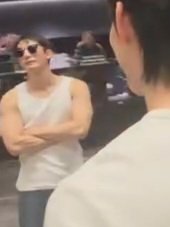 jeongkyununa's tweet photo. HE'S DEFINITELY WAY BIGGER NOW!!!!! I'M AFRAID FOR BOOKIEEEEEEE 🙈🫣🦊🍅🤟

📸ctto
#fforce_ #kasibook #ForceBook #ฟอสบุ๊ค #Hongsen #YongYi #LoversAndGangsters 
@fforcejs @kasibook https://t.co/YizDgxfFQy