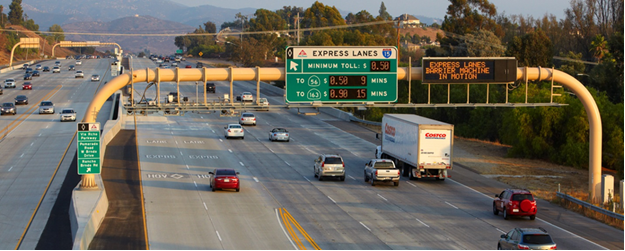 SDCaltrans's tweet photo. ⚠️Traffic Alert ⚠️
The I-15 Express Lanes will remain in a two-lane configuration in each direction from May 19 to June 1 while preventative maintenance is performed. https://t.co/FlGQQudZvg