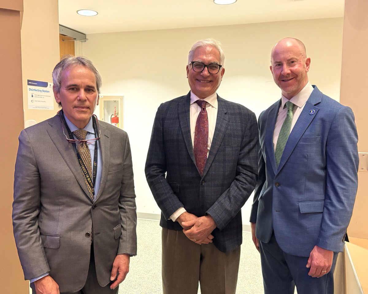 WashU_CT's tweet photo. Congratulations to Dr. Ralph Damiano Jr. on delivering the DeWeese Lecture at the University of Rochester! 👏 We’re proud to see his expertise and leadership in cardiothoracic surgery recognized on a national stage.

Pictured with Drs. Peter Knight and Ryan Fields. https://t.co/zd8OLqLksB
