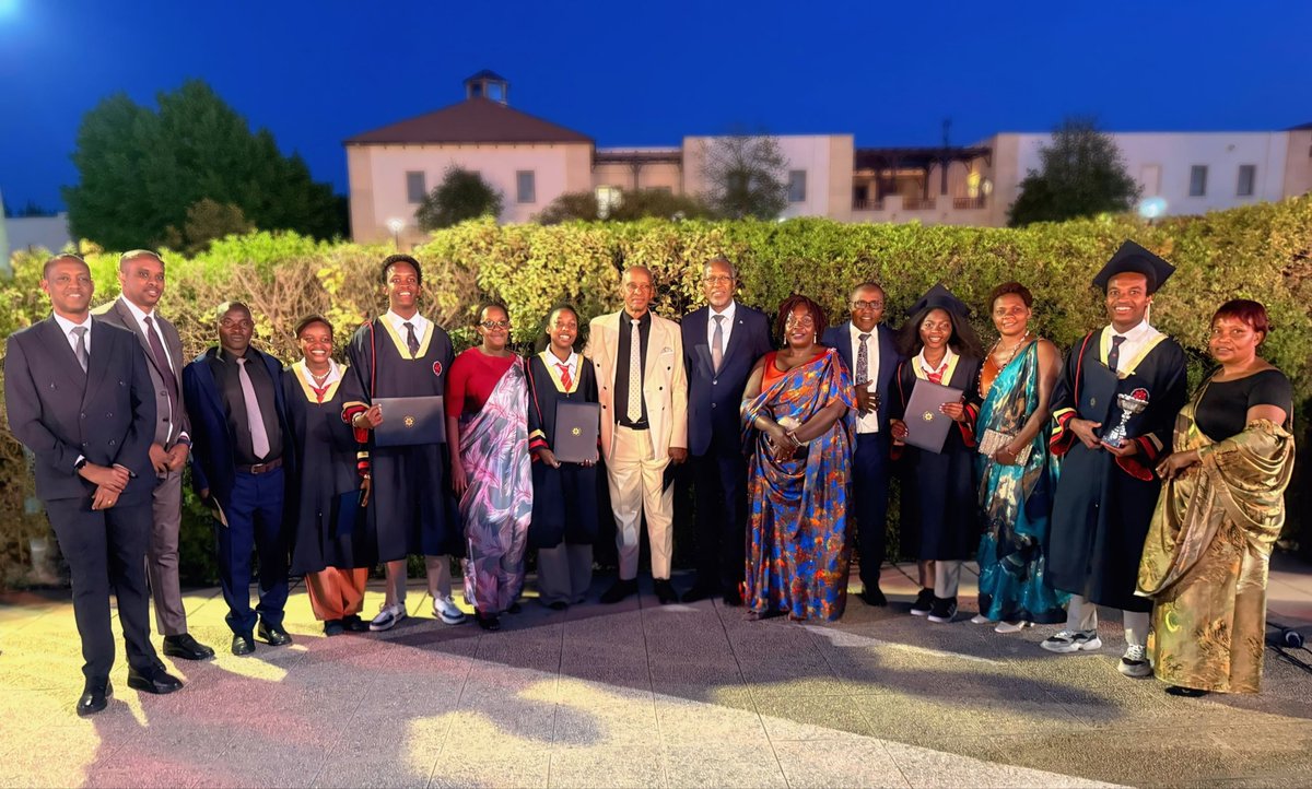 RwandaInJordan's tweet photo. The Embassy of the Republic of Rwanda to Jordan attended the 17th King's Academy Commencent Ceremony, celebrating the graduation of the Class 2026, including Rwandan students.

We congratulate the graduates and wish them continued success in their future endeavors. https://t.co/UvhzuNCP38