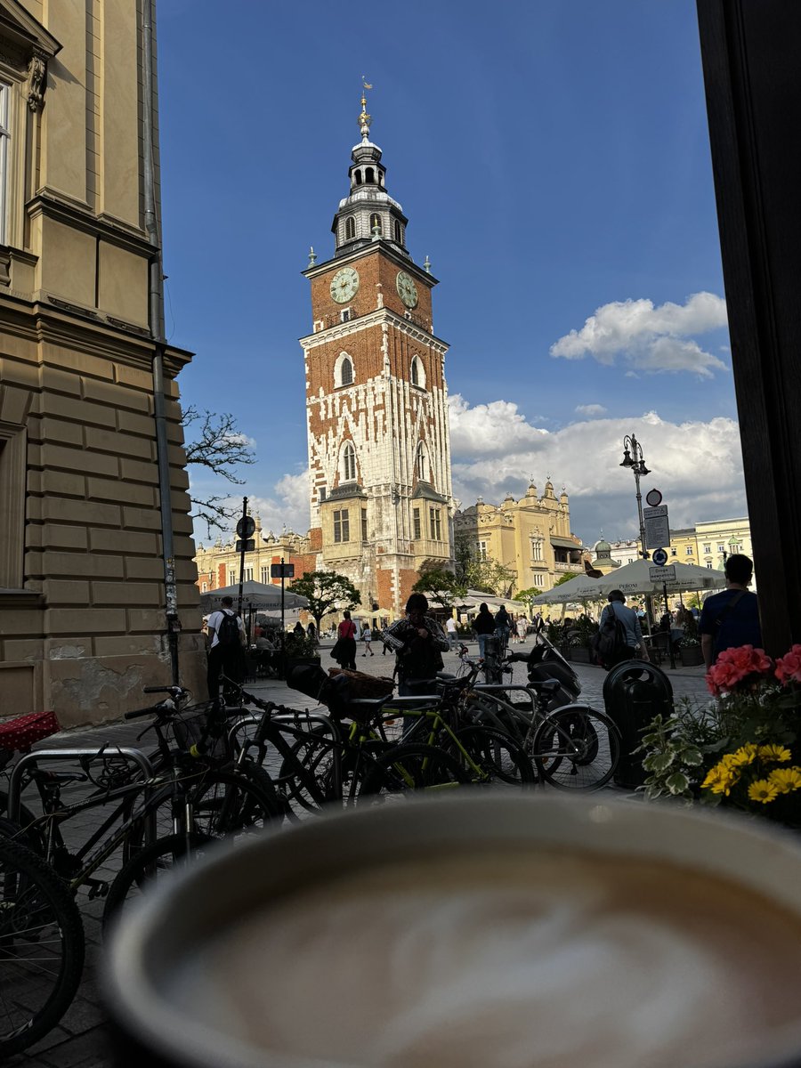 LynnSCorbett's tweet photo. Arrived in Krakow just after 1pm.  Fabulous first afternoon.  Very warm - shorts and T-shirt weather and the same until we leave on Saturday night https://t.co/lSgcTGNjrT