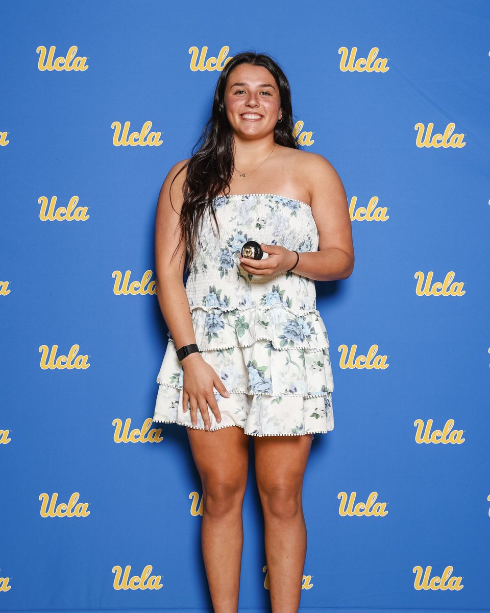 UCLAWSoccer's tweet photo. The 2025-26 @UCLAAthletics Female Rookie of the Year is our very own @DNakfoor! 🙌 https://t.co/4dgY3c2dYy
