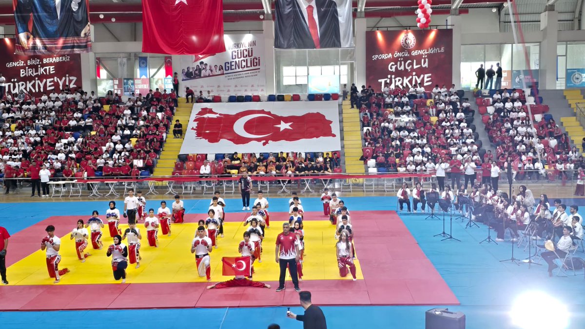 HalukErdoan1's tweet photo. 📌Adıyaman'da 19 Mayıs Atatürk'ü Anma, Gençlik ve Spor Bayramı kapsamında yapılan Spor etkinliklerinde   Kick Boks gösterisi büyük ilgi gördü. 🇹🇷 @AhmetAYDIN_02 @MustafaAlkayis @huseyinozhan_
@mehmetfatiholgun @avsalihadiler @salimkayici https://t.co/mRVgevRGDO