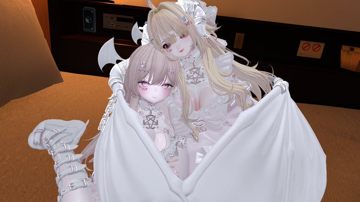 VRazuriChelsea's tweet photo. サキュバス姉妹💞 https://t.co/KGokgM2RuT