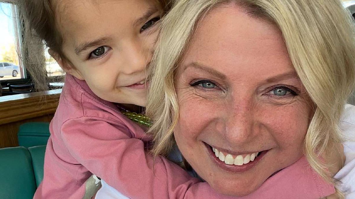KSL5TV's tweet photo. Cori Adams author of “The Adventures of Bronco and Willie,” is finding hope in ladybugs, books and family after battling stage 4 ovarian cancer.
https://t.co/dqi4kguAhd
✍️: Arianne Brown, KSL
📸: Cori Adams, courtesy
#ladybugs #childrenlibrarybooks #localauthor https://t.co/A4Ns3rX1br