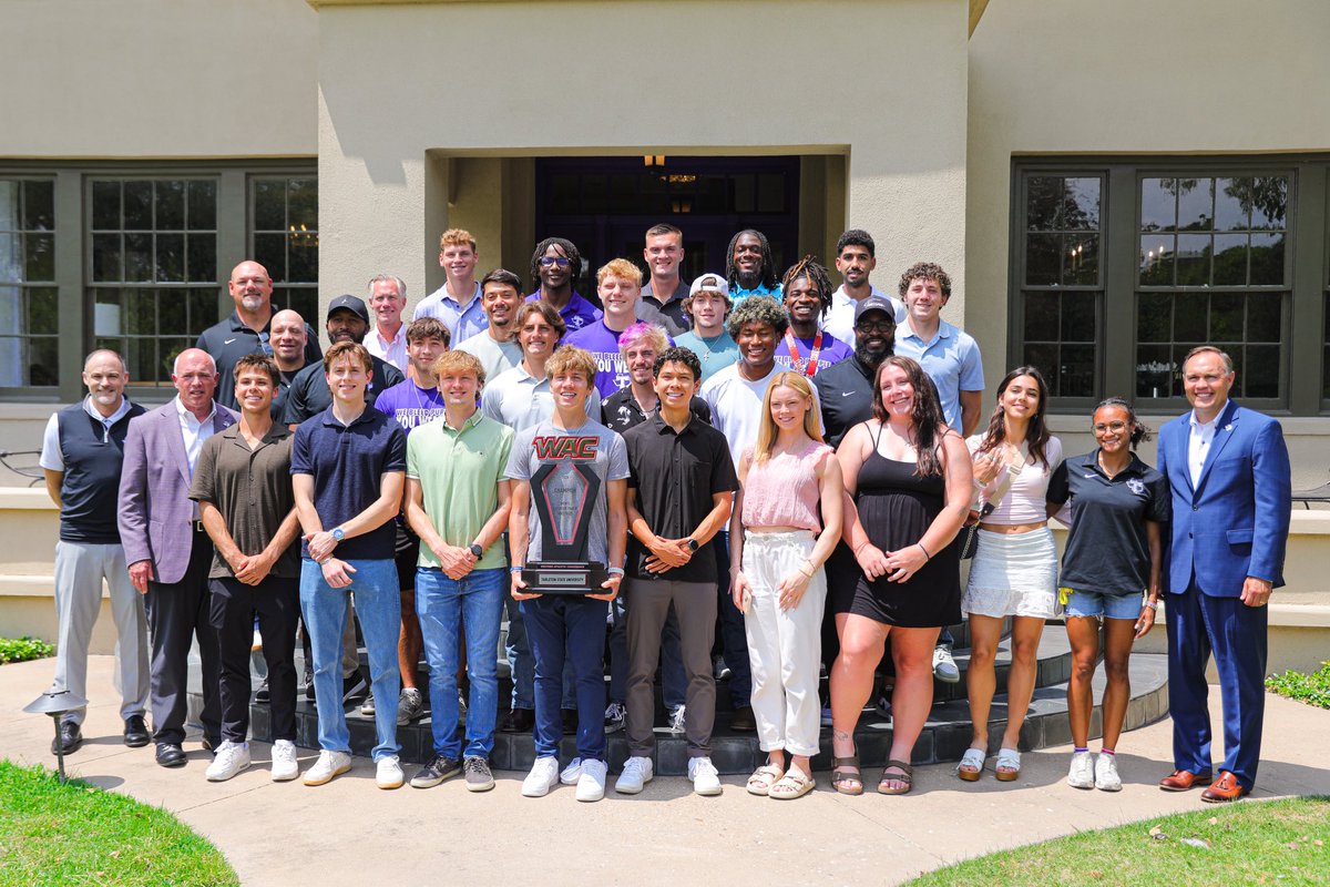 TarletonXCTrack's tweet photo. Had a great afternoon at the Trogdon House 🤠
Thank you to @tarletonprez for having us! https://t.co/bXMzAiHvgd