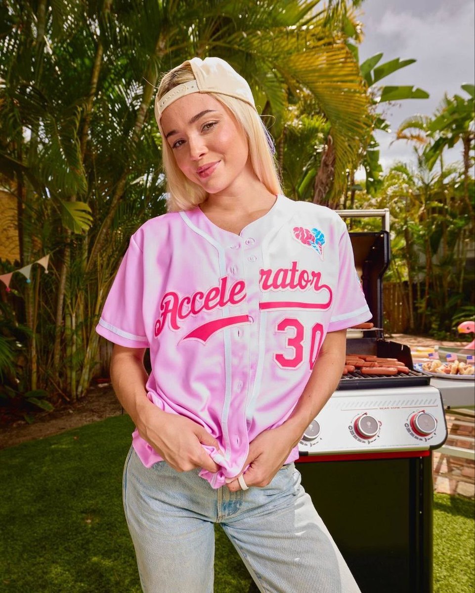 Celeb_Crave's tweet photo. Livvy Dunne https://t.co/HVfQi4ye8C