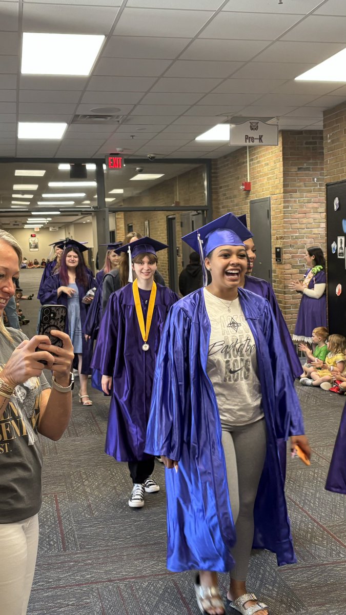 MuncieSchools's tweet photo. What a day! MCHS seniors went back to their elementary schools to be congratulated on their upcoming graduation. So cool... for everyone!
#Placinglearnersfirst https://t.co/o6mXiK9o5f