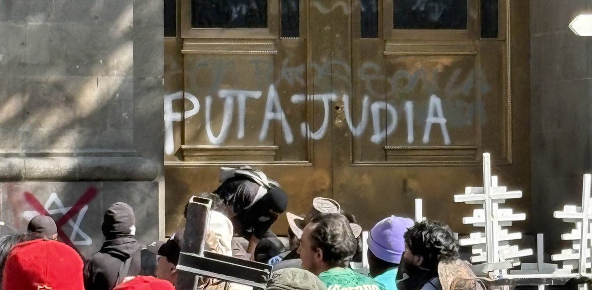 DatBoiDavid6's tweet photo. @SweatyB4llz_089 @NeoMexican_pol_ Es que la tenía
Los judíos son el mal de todo el mundo, dueños de todos los bancos y bolsas bursátiles del mundo https://t.co/DToxLuCtiE