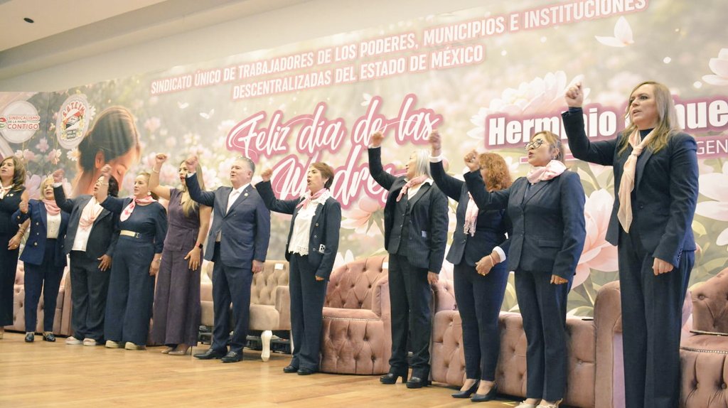 Herminio_CahueC's tweet photo. Hoy celebramos a las mamás #suteymistas, orgullo de nuestra organización. Reconocemos el esfuerzo y papel fundamental que tienen en la sociedad, en el servicio público y en el sindicalismo. ¡Enhorabuena! ¡Nunca olviden que su esfuerzo transforma vidas, fortalece familias y engrandece a nuestro #Edomex! 
Gracias a @MonicaChDuran, titular de @OficialiaEdomex, por su acompañamiento en este emblemático acto.  
#SindicalismoDeLaManoContigo