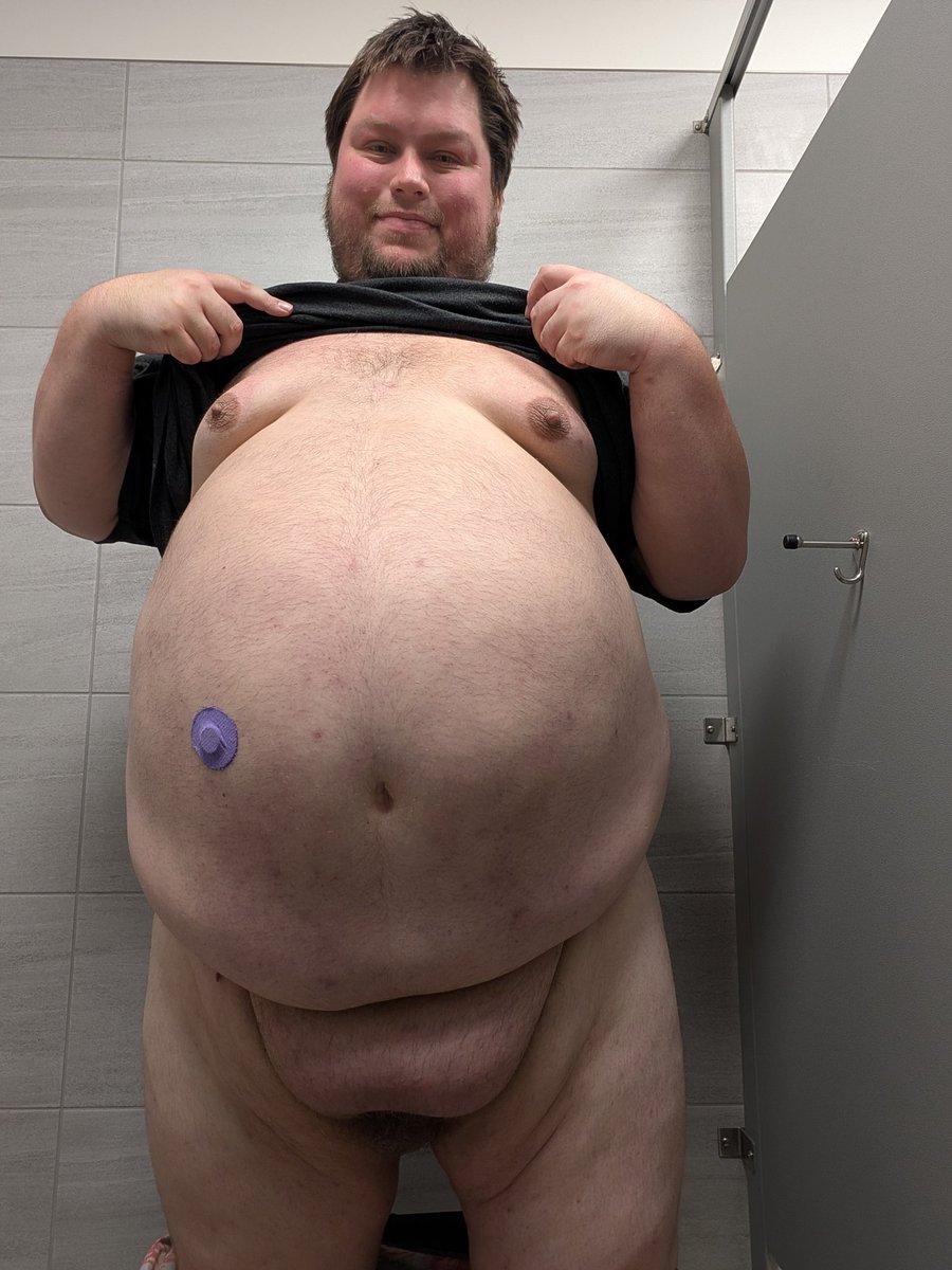 ChubbyBearChef's tweet photo. Tummy Tuesday work bathroom edition https://t.co/JzP3DJpihQ