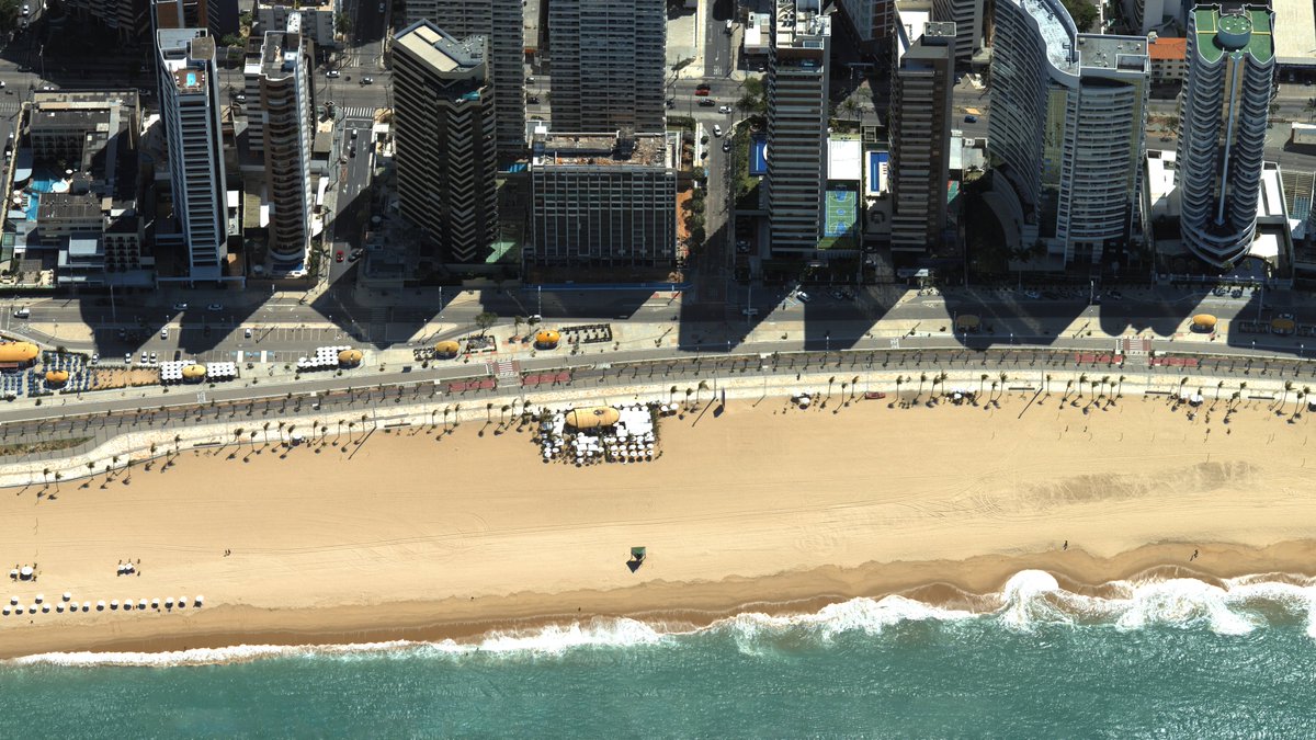 ESTEIO_SA's tweet photo. 🌊 Fortaleza vista de outro ângulo.
A Praia de Iracema, um dos cartões-postais mais emblemáticos da capital cearense, registrada em imagens aéreas oblíquas de alta resolução, capturadas com o sensor aerotransportado Leica CityMapper. https://t.co/OIX4Cj5FnY