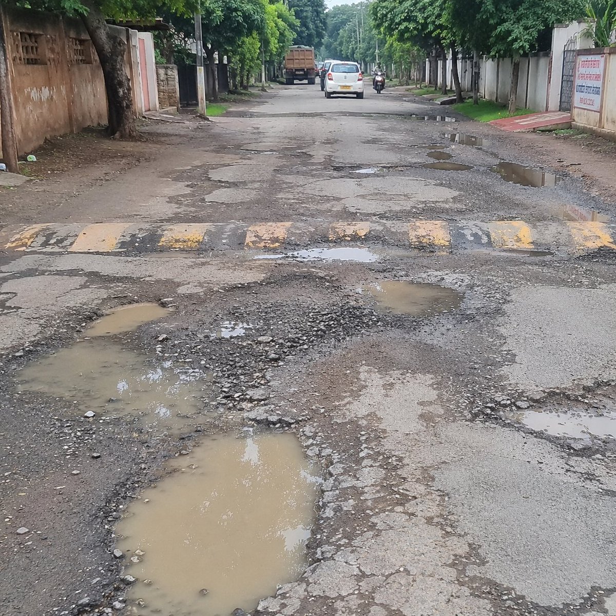 monideepaghosh9's tweet photo. As a responsible citizen, I pay road tax and travel daily to work with hope for safer roads. But in return, these pothole-filled roads often bring stress and back pain instead of comfort.

Do you face the same problem while travelling? Share your thoughts in the comments. https://t.co/fwdp2xx3Cq