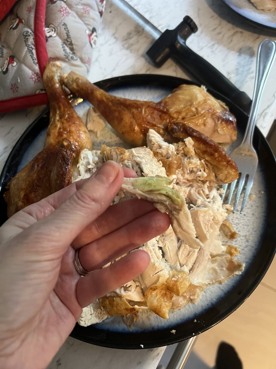 auntlelee's tweet photo. Think I’m auctually going to 🤢 cooked this today was carving it and saw this WTF , dated for 21st May #sainsburys #boke https://t.co/eqAlP0Hfh1
