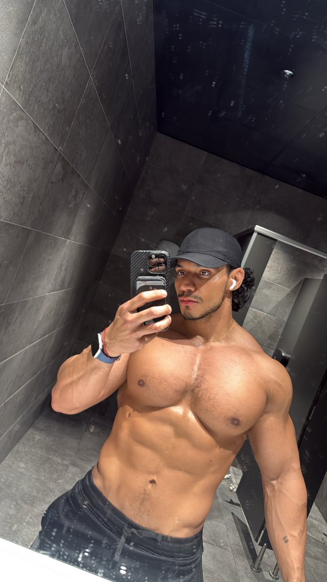 lifter_2004's tweet photo. el dirty está mirror 

Ig: _servio https://t.co/0QiNpvx4gq