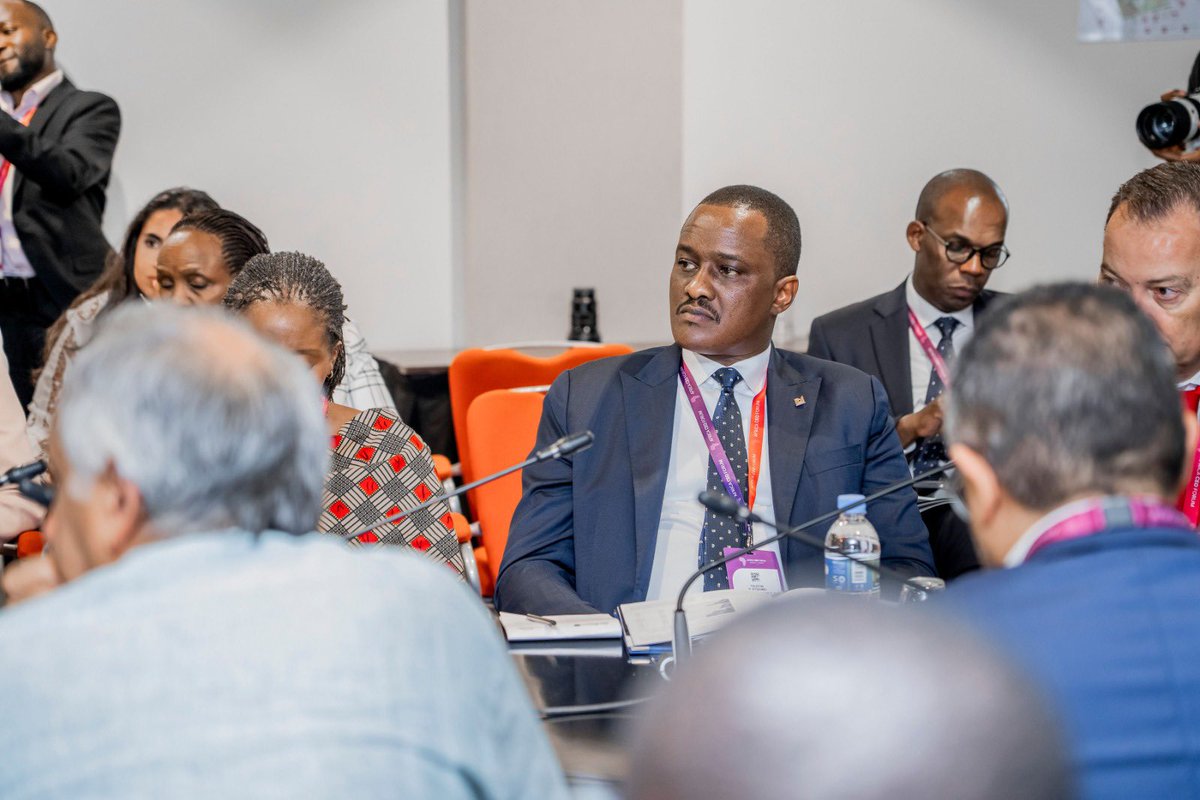 myaccessbank's tweet photo. At the 13th Africa CEO Forum in Kigali, we joined the UN Global Compact's Africa Business Leaders Coalition Roundtable for the launch of 5 Mindset Shifts to Unlock Intra-African Trade.
#ACF26 #ABLC #AfCFTA #AfricaCEOForum https://t.co/kmQeKXOl6c
