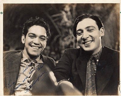 Cuauhtemoc_1521's tweet photo. Te invito a que escuches el nuevo episodio de mi podcast de historia de México, “A la sombra del águila”, donde charlé con el nieto de Cantinflas, Mario Moreno III. Platicamos sobre los orígenes del “Mimo de México”, su relación con Manuel Medel, Estanislao Schillinsky y María Félix. No te pierdas las 3 películas imperdibles que recomendó Mario.
Disponible en 
YouTube: https://t.co/2DPQpAQwIx
Spotify: https://t.co/ar7IVHP18K