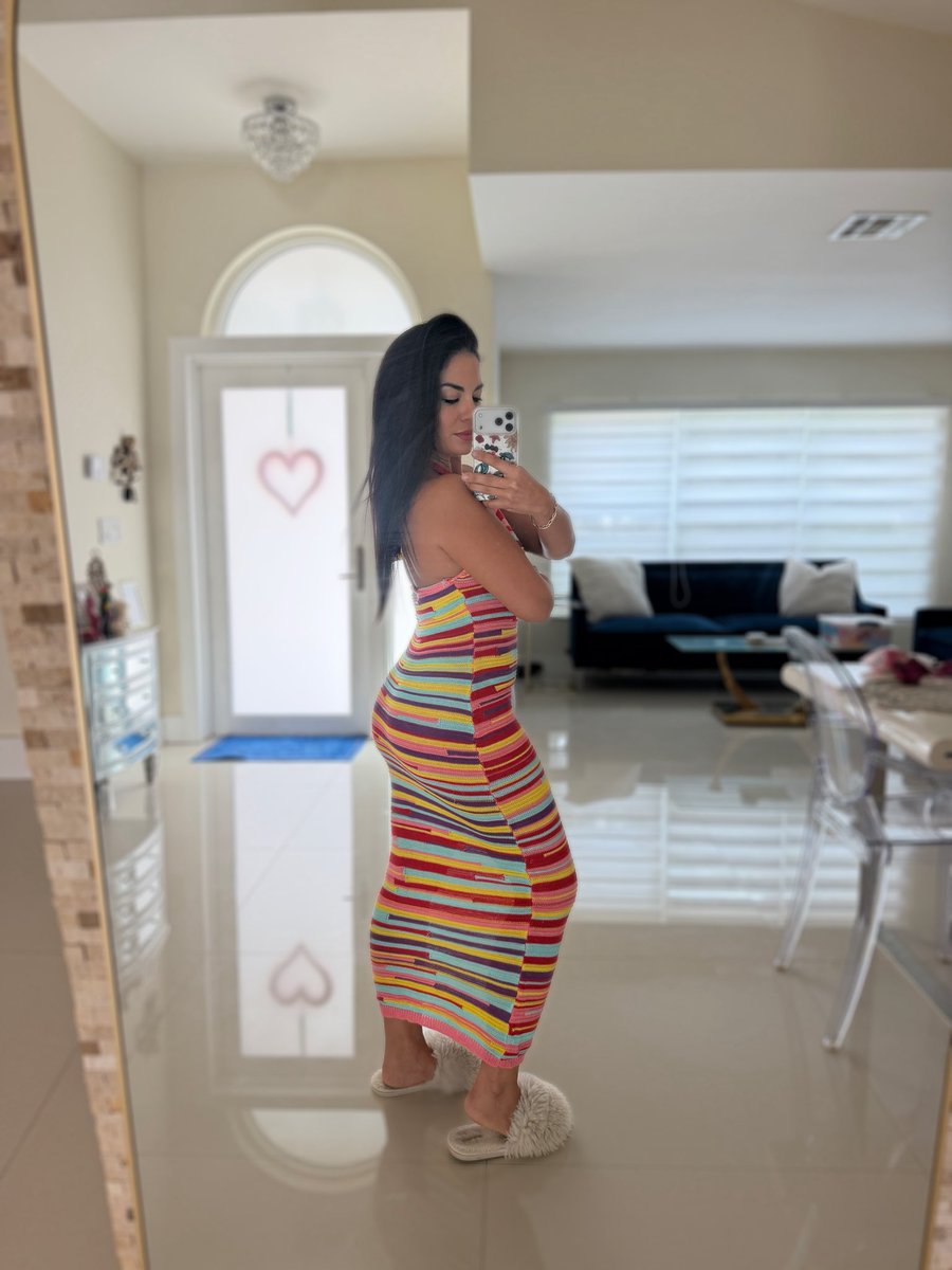adrianaveroo's tweet photo. Do we like the dress? 😍 https://t.co/gZSAq9p74P
