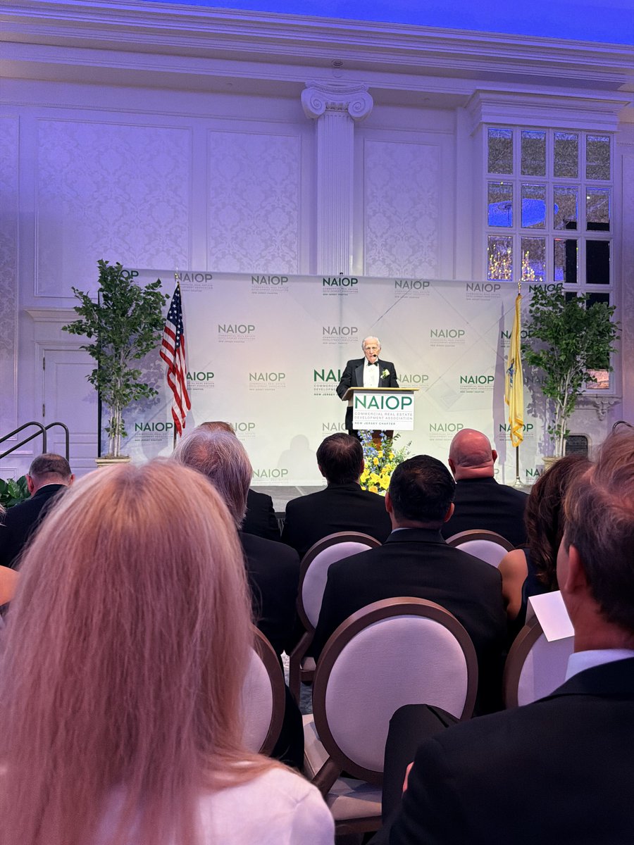 CarylComm's tweet photo. Congratulations to all the #honorees, and especially @PrismCapital's Ed Cohen, recipient of the Charles Klatskin #LifetimeAchievement #Award, and Crow Holding’s Development’s Clark Machemer @NELogisticsInd for his Industry Impact Award. https://t.co/TO8Mi0t1pu