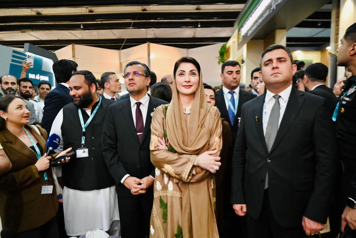 MFarooq695's tweet photo. اپنی چھت اپنا گھر کی دستاویزی فلم میں پنجاب کی حقیقی خوشی عوام کی خوشی دیکھ کر عالمی میڈیا اور معزز مہمانوں نے وزیر پنجاب محترمہ مریم نواز شریف صاحبہ کو تالیاں بجا کر داد دی
#MaryamNawazInBaku
#ApniChhatApnaGhar https://t.co/YAxFPBWp6o