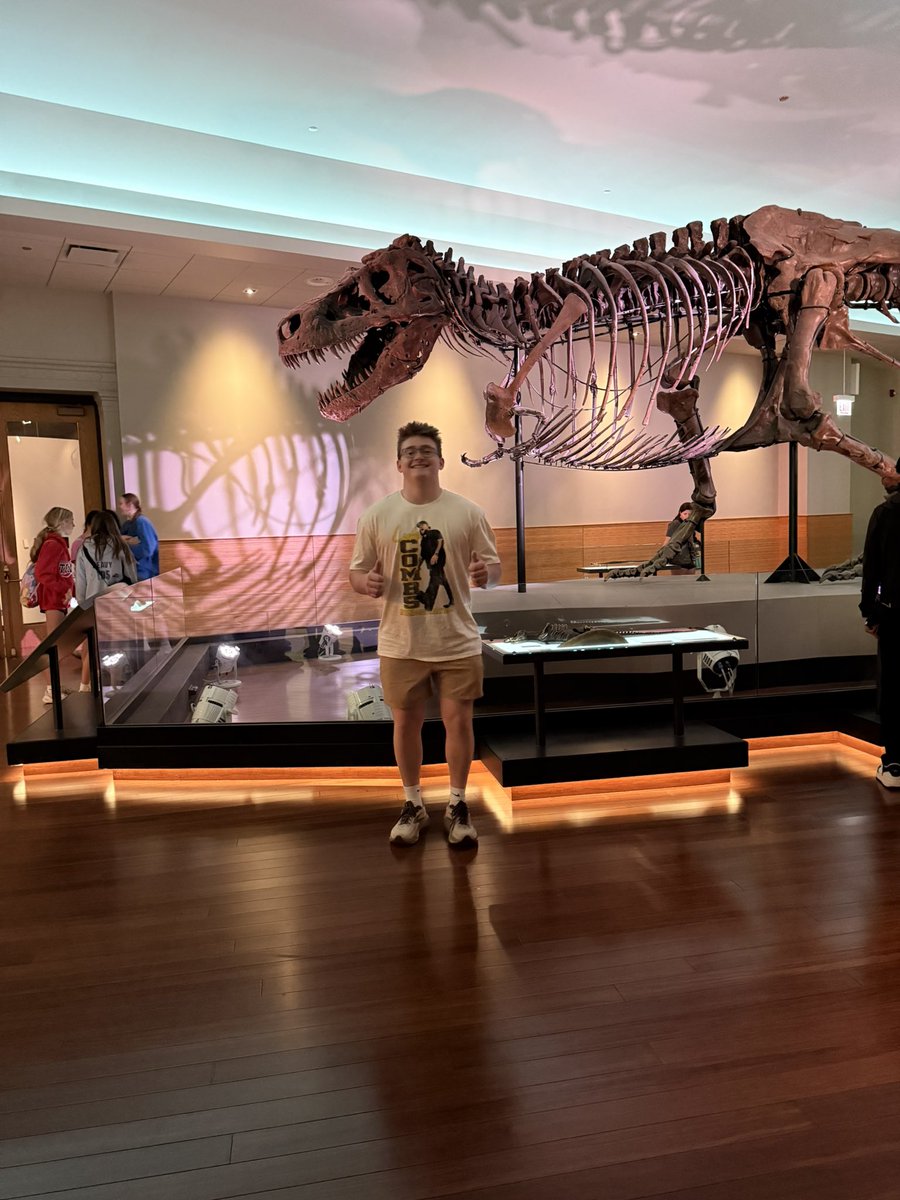 MasonHemenover's tweet photo. Had a great time today while on my class field trip to the Chicago Field Museum! Learning more about our past and having a good time! #perfectionthroughprogress
 
@Ty_Washburn7477 @BrettGuminsky 
@CoachDops @JcurryJoe 
@Coach_Mingo @CoachKarrasJr 
@drewengels @CoachJoeRudolph https://t.co/thAYBEYaox