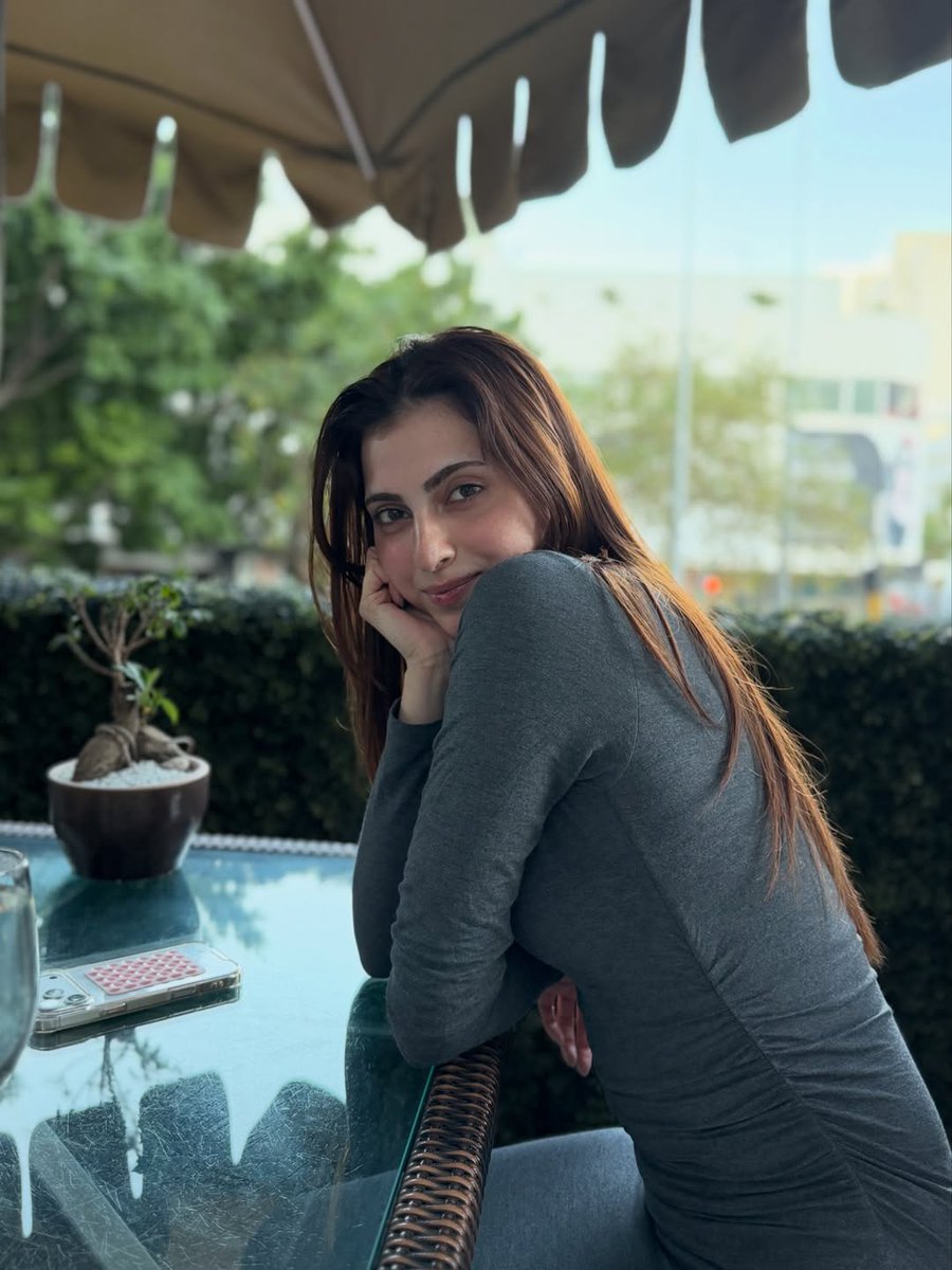 DipankarJo18390's tweet photo. Every new post from Hana feels like a reminder that beauty, confidence and charm can exist so effortlessly in one frame ❤️
She really knows how to own every single picture without even trying.

#FarrhanaBhatt #FarrhanaRebellions
#FarrhanaBhatt𓃵 https://t.co/DAXXWHtrT4