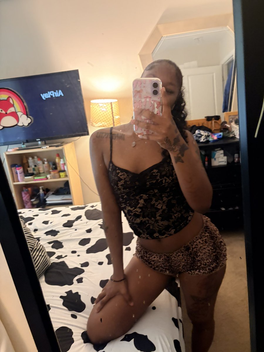 uuluvvrenee's tweet photo. #TheQueen 🌸🫧🎀✨ https://t.co/zkpTfmWcOp