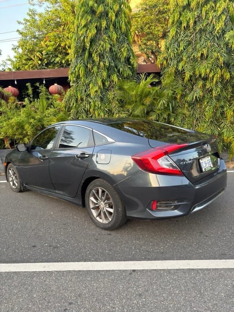 NathanSmiths7's tweet photo. 2020 Civic EX,¢220k 
Cleared 25
2.0L Solid 
83k km miles 
Auto
Keyless
Fabric seat
Infotainment 
Sunroof 
BlindSpot
Alloy rims 
Solid suspension 
Chilling AC

Dm for business https://t.co/HhZk7b6j04