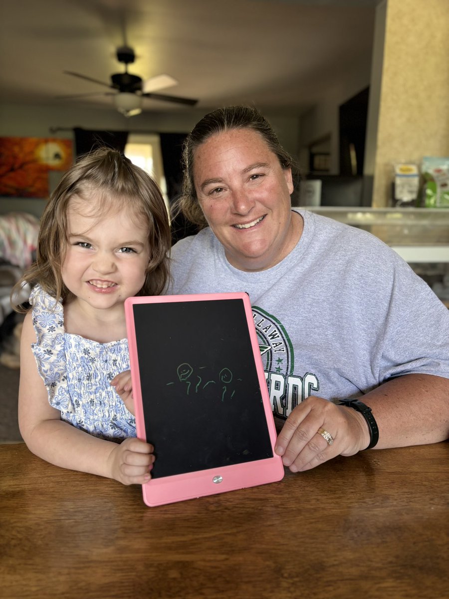 CardsComo's tweet photo. When a child proudly presents her drawing, "I drew you and me", you capture the moment with the artist!  #PreKMasterpiece #KidsArt

#ThunderbirdProud #ParentsAsTeachers https://t.co/j9r5xtq4O9