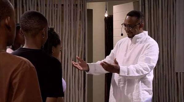 Beatonm5's tweet photo. is Mr Malaza The Guide ??

#etvscandal https://t.co/cj8fwerpWU