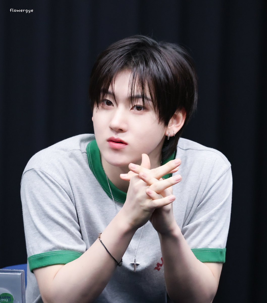 flower_gye's tweet photo. 인간소화제 초록색 소화력도 ㄹㅈㄷ
위드뮤 팬싸 260519
#계훈 #kyehoon #KickFlip #킥플립 https://t.co/dQIB09VgEE