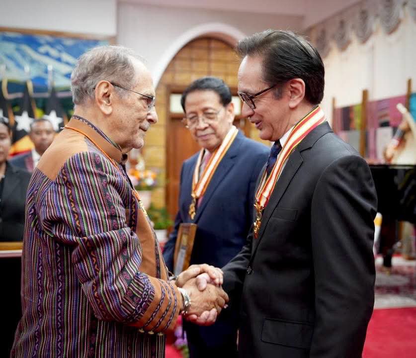 amity_circle's tweet photo. “… deeply humbled by the conferment of this award…I do so in recognition of the many dedicated individuals whose tireless services have been invaluable in promoting close ties between Timor-Leste and Indonesia.” 

Marty Natalegawa https://t.co/7ndYE0O5h6
