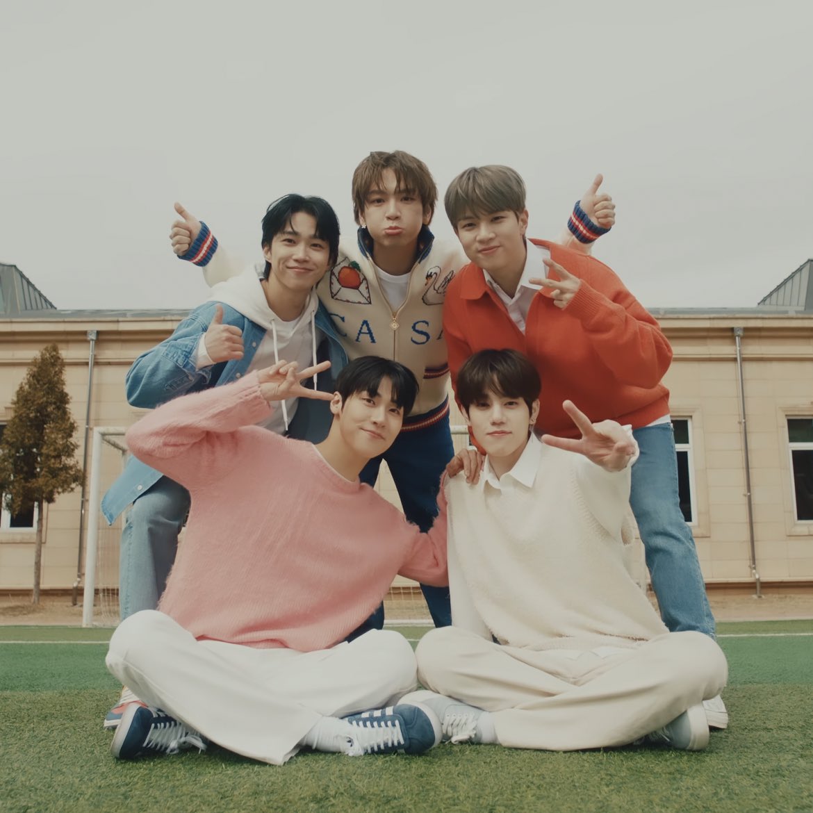 nfia_jjinkkuya's tweet photo. #엔플라잉_11주년이_피었습니다
#NFlying11thAnniversary https://t.co/LahUAHxGbi