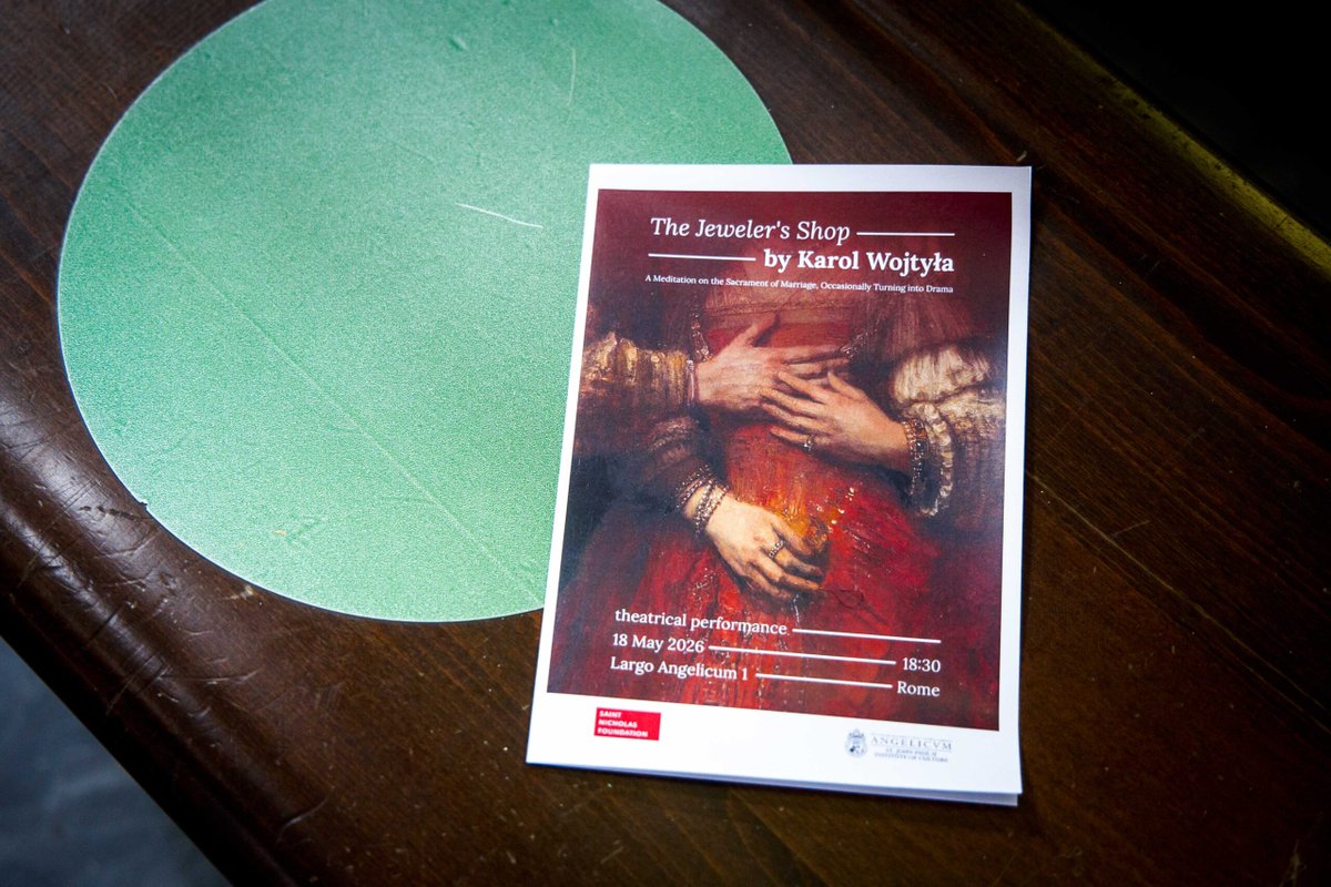 teologiapol's tweet photo. „Przed sklepem jubilera” - rzymska premiera na @_Angelicum w reż. Jarosława #Kilian.a i wykonaniu studentów #JP2Studies i innych już za nami. Dziś seminarium z George #Weigel. 

Tak uczciliśmy 106 rocznicę urodzin Jana Pawła II i 6. powstania Instytutu ↘️
https://t.co/R9BNqLlftn https://t.co/A5zlJzPqoa