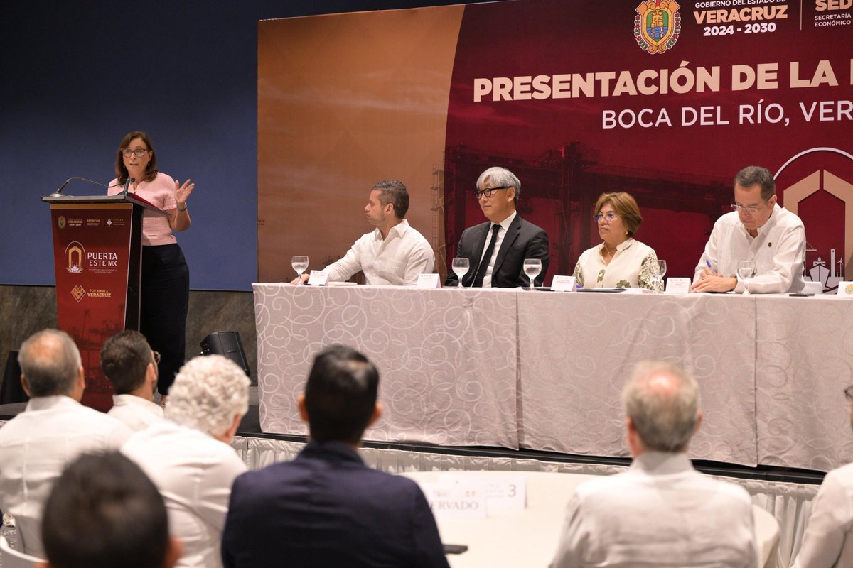 DavidGustavoRR's tweet photo. La gobernadora @rocionahle y su equipo están posicionando a #Veracruz como un hub global de inversión.

En #PuertaEsteMx, confirmó que México está listo para alianzas con empresas que invierten con sólidos criterios #ESG.

En @CityCapitalBV creemos en esa visión. https://t.co/3IQ4yRAGGV