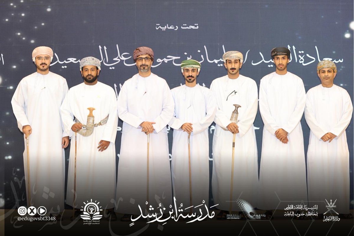 EduGovSbt3348's tweet photo. تفخر المدرسة بتكريم نخبة من معلميها تقديرًا لجهودهم المتميزة وعطائهم التربوي ، حيث شمل التكريم كلًّا من: الأستاذ رائد الهنائي، والأستاذ يوسف الرشيدي، والأستاذ عباس العجمي، والأستاذ مازن الصبحي، والأستاذ طارق بدوي، وذلك عرفانًا بدورهم البارز في الارتقاء بالعملية التعليمية . https://t.co/dHxn1CWkOa