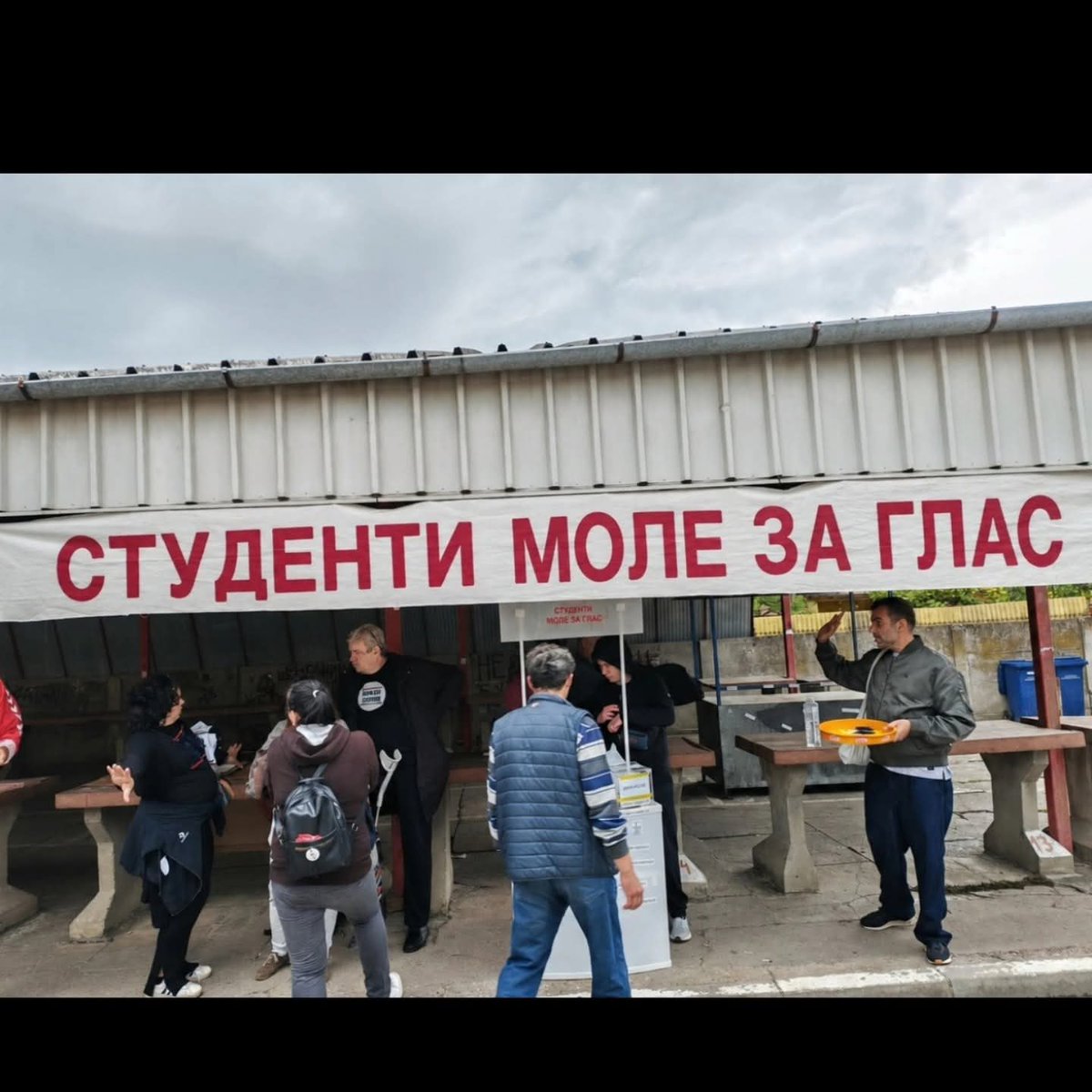CvejicMark82652's tweet photo. Jaooo mukice pa oni sad mole za glasove 🤣🤣🤣 Moj glas dobiti neće.
#blokade #novisad #beograd #Vucic #n1 #plenum #TikTok #srbija https://t.co/On8IoOrLyO