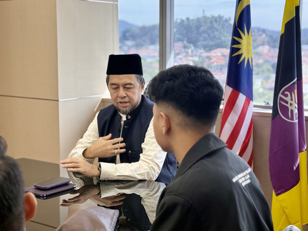 VCUiTM's tweet photo. MPP UiTM Shah Alam beri maklum balas konstruktif isu penjimatan bajet aktiviti pelajar. Konklusinya, satu garis panduan baharu aktiviti mahasiswa akan dikeluarkan segera. 

Pihak pengurusan sentiasa cakna keperluan pelajar. Terus salurkan masalah anda melalui wakil sah MPP. https://t.co/2Rkb1dzmd3