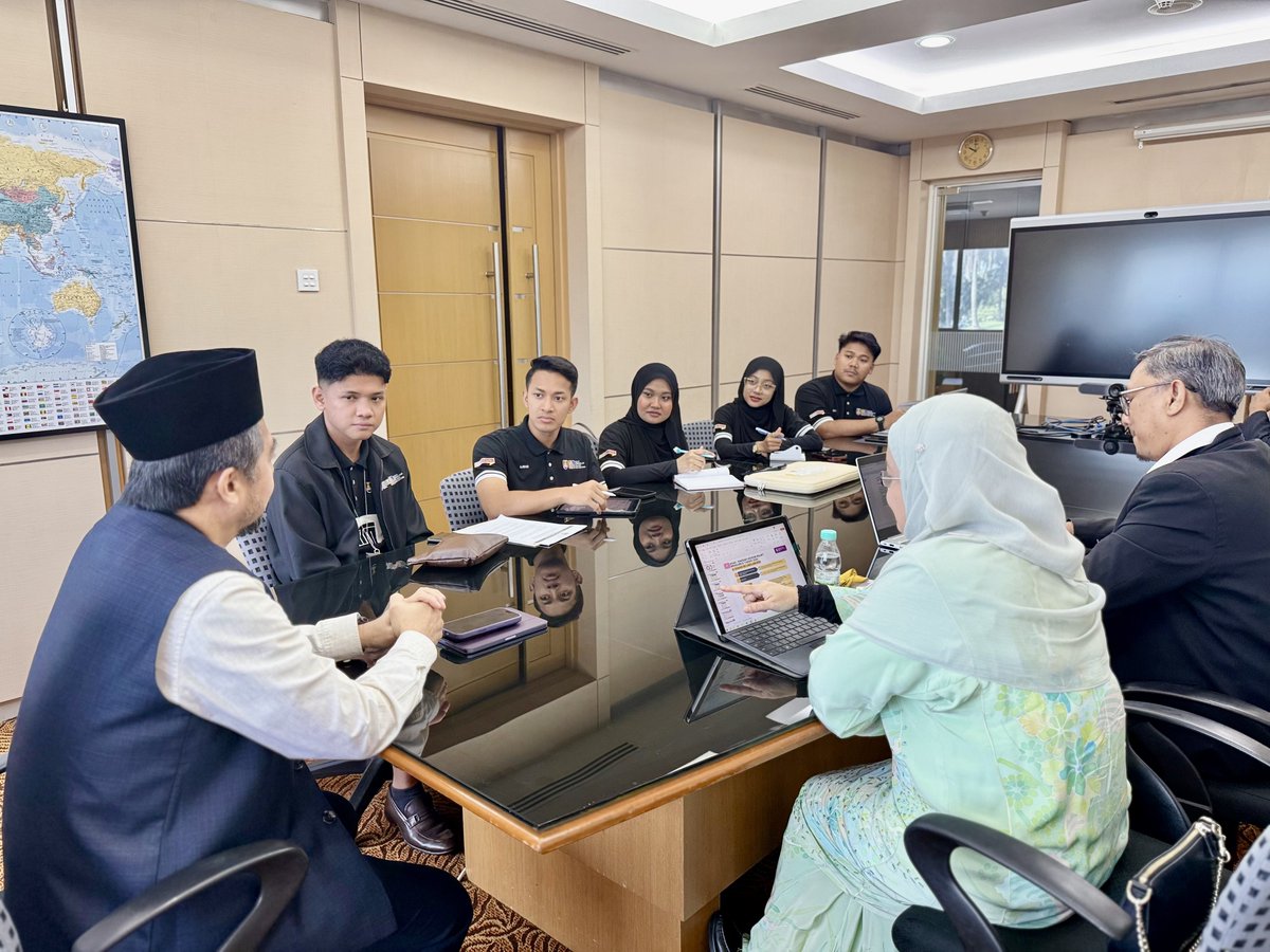 VCUiTM's tweet photo. MPP UiTM Shah Alam beri maklum balas konstruktif isu penjimatan bajet aktiviti pelajar. Konklusinya, satu garis panduan baharu aktiviti mahasiswa akan dikeluarkan segera. 

Pihak pengurusan sentiasa cakna keperluan pelajar. Terus salurkan masalah anda melalui wakil sah MPP. https://t.co/2Rkb1dzmd3