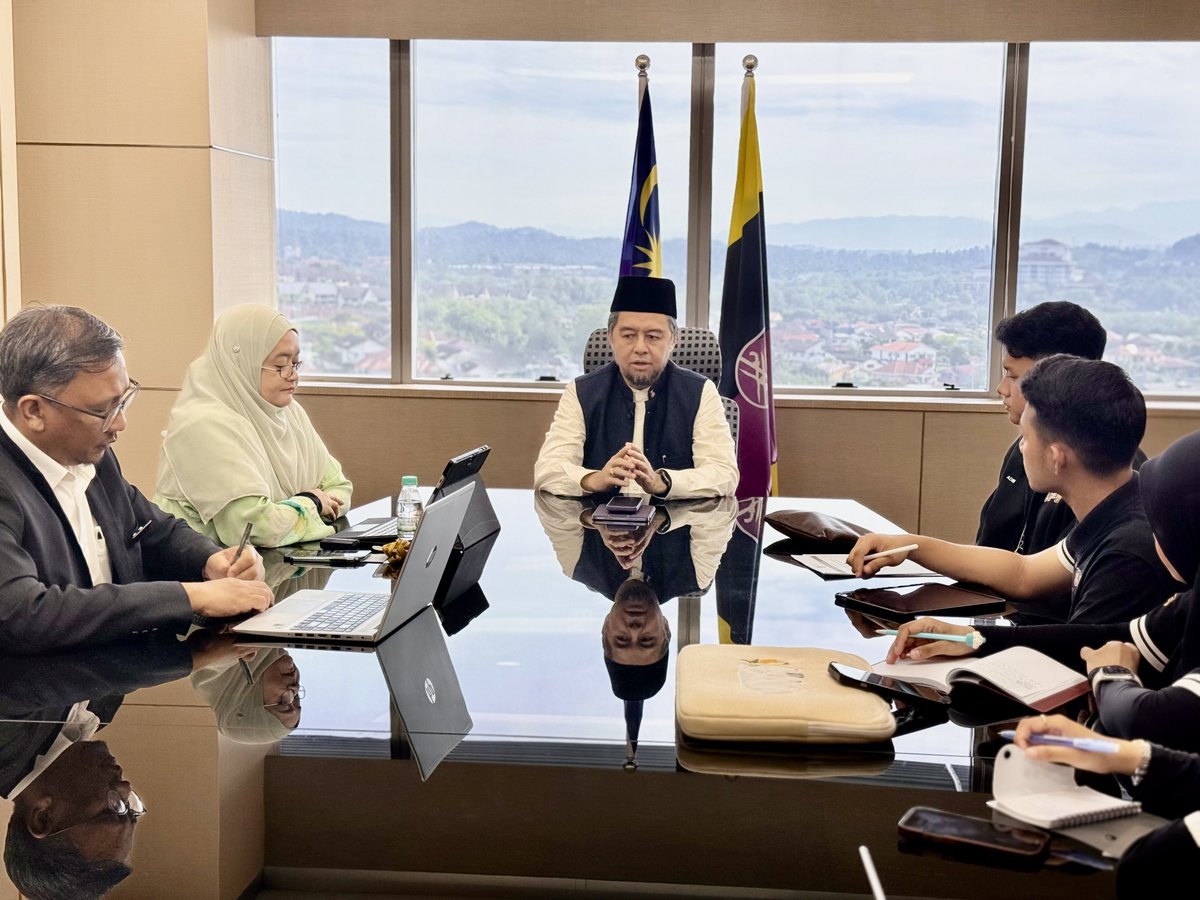 VCUiTM's tweet photo. MPP UiTM Shah Alam beri maklum balas konstruktif isu penjimatan bajet aktiviti pelajar. Konklusinya, satu garis panduan baharu aktiviti mahasiswa akan dikeluarkan segera. 

Pihak pengurusan sentiasa cakna keperluan pelajar. Terus salurkan masalah anda melalui wakil sah MPP. https://t.co/2Rkb1dzmd3