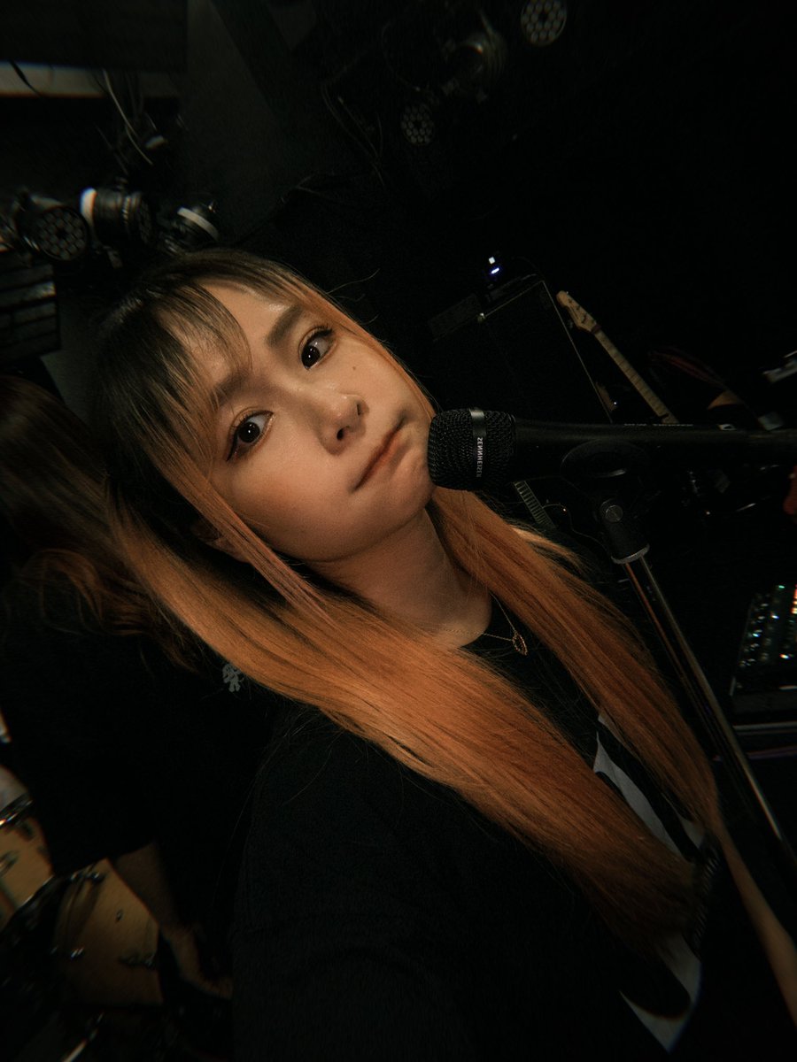 miomasui's tweet photo. 獅子音ありがとうございました✨
本日のベースを演奏してくれたのは月野もあちゃん！また一緒になれてしかも Mellowsを弾いてくれて嬉しかった〜ズドズドな低音も、もあちゃんのプレイもかっこよすぎてしびれた🫨まさにCute Metalだったぁあん！たのしかったぁあああああ https://t.co/CQn3CNSQIP
