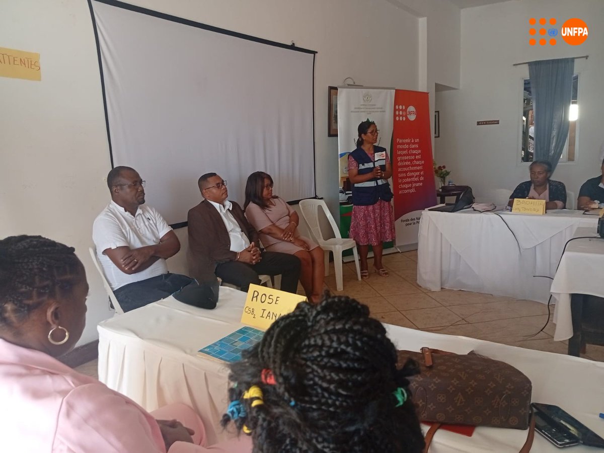 UNFPAMadagascar's tweet photo. In Madagascar🇲🇬, ~10 women die daily from maternal causes, mainly postpartum haemorrhage (PPH).
📷 In Taolagnaro, 6️⃣0️⃣ midwives were trained on #EMOTIVE approach to detect & manage PPH quickly.
#MaternalHealth #Midwives #SafeBirth https://t.co/mzgli66rT8
