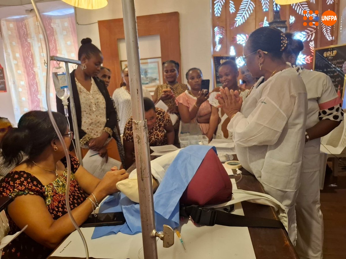 UNFPAMadagascar's tweet photo. In Madagascar🇲🇬, ~10 women die daily from maternal causes, mainly postpartum haemorrhage (PPH).
📷 In Taolagnaro, 6️⃣0️⃣ midwives were trained on #EMOTIVE approach to detect & manage PPH quickly.
#MaternalHealth #Midwives #SafeBirth https://t.co/mzgli66rT8