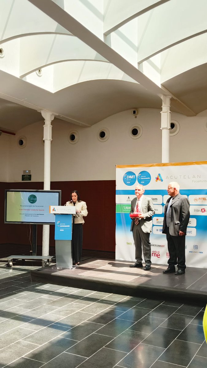 CECABLEresearch's tweet photo. Feliç i emocionat per haver guanyat el Premi Connexió, concedit per Feceminte i Acutelan pels 30 anys de trajectòria com a director del CECABLE i per la meva tasca acadèmica, de recerca i periodisme! Preciós acte a la CNMC, a Barcelona. Amb tot l’entusiasme!!!!! #premiconnexió https://t.co/ovcuMHHg3E