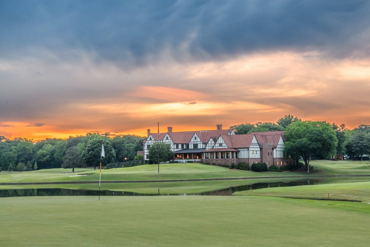 CLillyGolf's tweet photo. Spring evenings at East Lake 🌇 ⛳️ https://t.co/tYqEYGI9fT