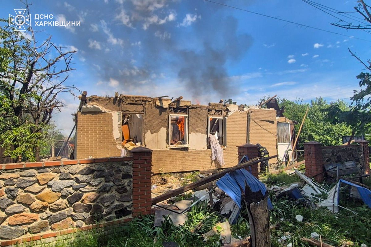 BohuslavskaKate's tweet photo. Russian drone strike on the village of Shevchenkove in Kharkiv region has left 1 person dead and 3 others injured‼️

​The blast destroyed a residential building and ignited a fire. A 75-year-old woman was trapped under the rubble. Tragically, she did not survive. https://t.co/WrGHgP4Z1J