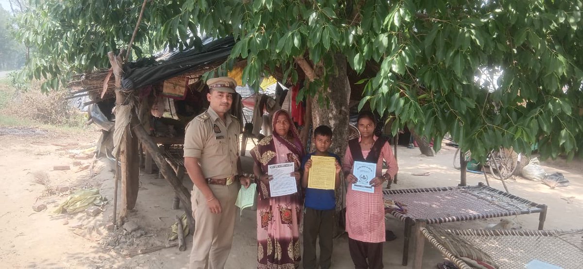budaunfire's tweet photo. महानिदेशक UPF&amp;ES  महोदय  के आदेशानुसार तथा CFO बदायूं महोदय  के निर्देशन में दिनांक:19-05-2026 को FSSO महोदय द्वारा स्कीम-15 के अन्तर्गत जनपद बदायूं  स्थित झोपड़पट्टी एवं निम्न आय वर्ग क्षेत्रों में गैस सिलेंडर से घटित अग्नि दुर्घटनाओं की रोकथाम हेतु जागरूकता अभियान चलाया गया। https://t.co/AaHlKESNJa